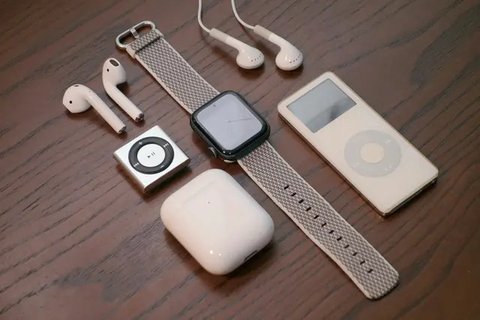 How to connect AirPods to Windows laptop. (Photo: Howard Bouchevereau/Unsplash)