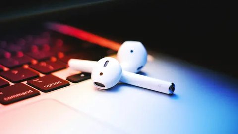 How to connect AirPods to Windows laptop. (Photo: Howard Bouchevereau/Unsplash)