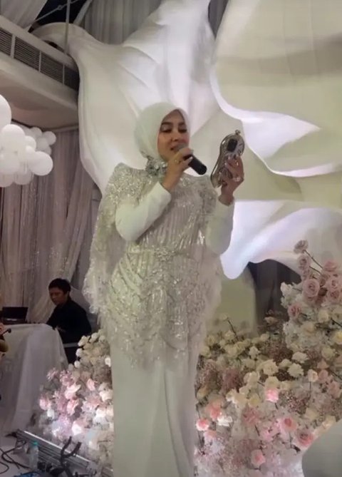 Cincin Syahrini di Momen Ulang Tahun