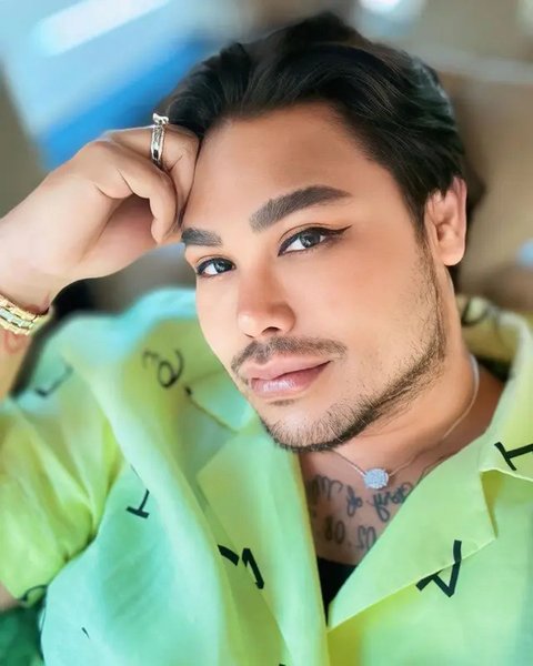 Ivan Gunawan pecahkan rekor Museum Rekor Dunia Indonesia (MURI) kategori Memasak secara Estafet Terlama Menggunakan Satu Perangkat Kompor Gas. (Foto: Dok. Instagram @ivan_gunawan)