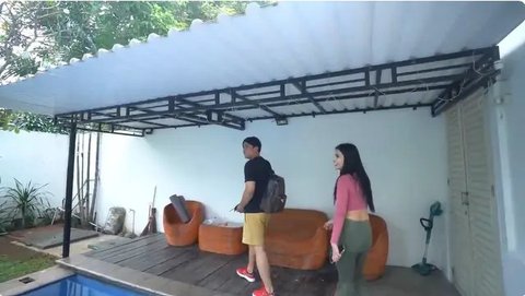 Potret rumah Maria Vania. [YouTube: Ricis TV]