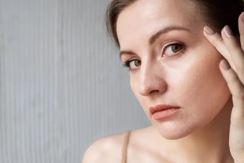 Ilustrasi pori-pori wajah membesar. (c) AllaSerebrina/Depositphotos.com