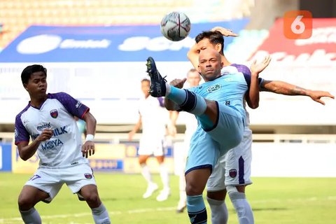 Timnas Indonesia - Aksi-Aksi Rizky Ridho di Timnas, Persija dan Persebaya (Bola.com/Adreanus Titus)