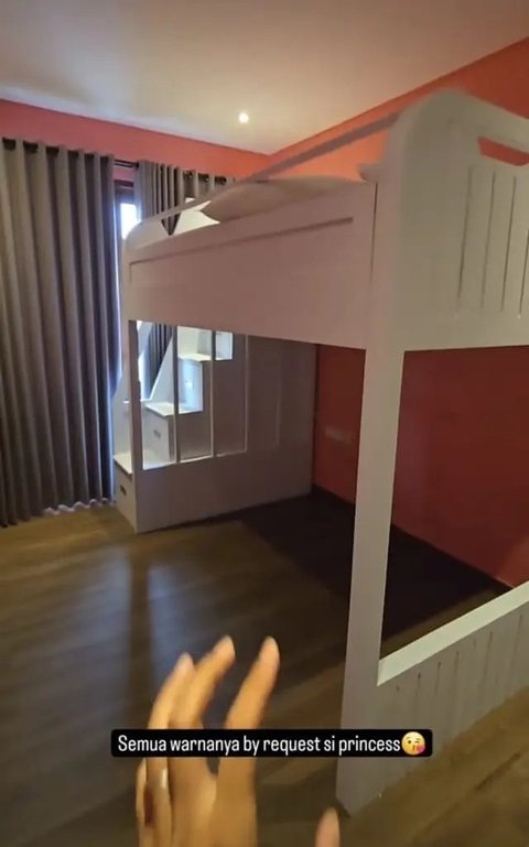 Potret Kamar Anak Dahlia Poland (Foto: Instagram @dahliachr)