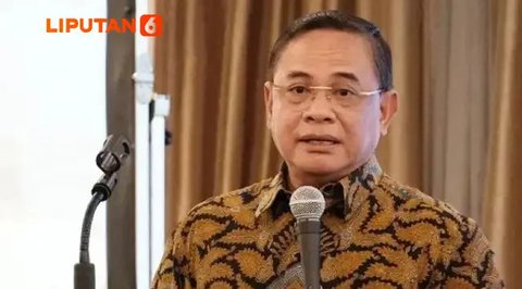 Bupati Pati Sudewo saat penyerahan badan hukum dan akta Kopdes Merah Putih di Pendopo Kabupaten Pati. (Liputan6.com/ Arief pramono)