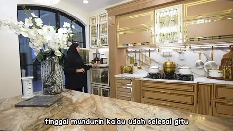 Model Dapur Milik Dahlia Poland (IG: Dahlia Poland)