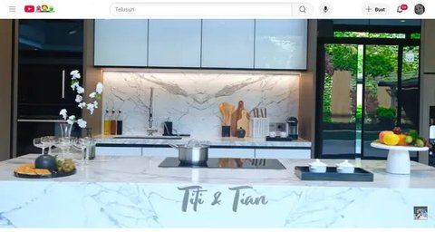 Model Dapur Milik Dahlia Poland (IG: Dahlia Poland)