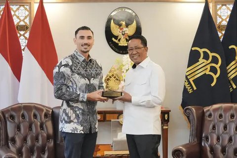 Intip gaya busana Jessica Iskandar dampingi Vincent Verhaag jadi WNI (@inijedar)