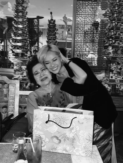 Potret Orang Tua BCL yang Sehat Bugar di Usia 70 Tahun (Instagram/@itsmebcl)