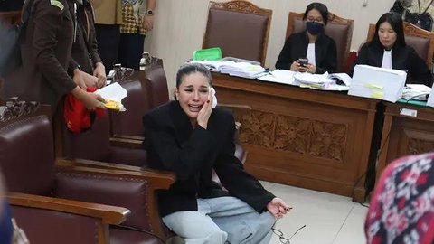 Izin diberikan berdasarkan pertimbangan kemanusiaan setelah adanya surat keterangan dokter yang menyatakan kondisi kesehatan Nikita Mirzani butuh penanganan medis oleh dokter spesialis yang t