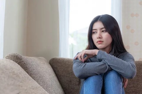 Ghosting dan soft blocking sama-sama menyakitkan hati, tapi beda cara. Keduanya bisa bikin hati patah dan mental goyah. Yuk, cari tahu bedanya dan kenapa bisa berdampak besar ke emosimu! (Fot