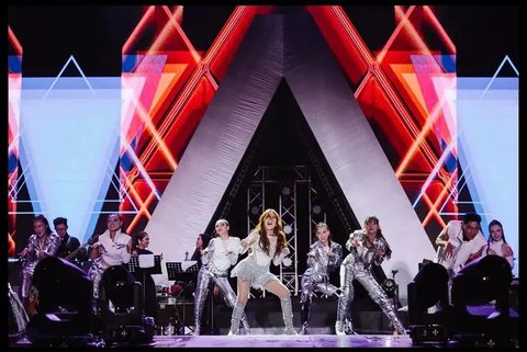Baju Ayu Ting Ting saat Konser (Foto: Instagram @ayutingting92)