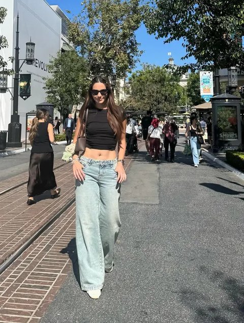 7 Model Kacamata Nia Ramadhani, Tampil Modis di Berbagai Kesempatan dengan Gaya Elegan (sumber: Instagram/ramadhaniabakrie)