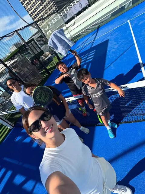 7 Model Kacamata Nia Ramadhani, Tampil Modis di Berbagai Kesempatan dengan Gaya Elegan (sumber: Instagram/ramadhaniabakrie)