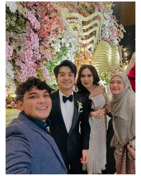 Potret tamu artis di pernikahan Arbani Yasiz dan Raissa Ramadhani. [IG: @giorgino_abraham]