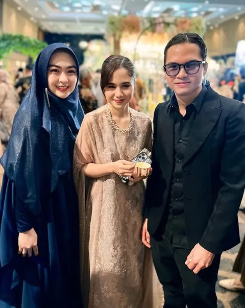 Potret tamu artis di pernikahan Arbani Yasiz dan Raissa Ramadhani. [IG: @giorgino_abraham]