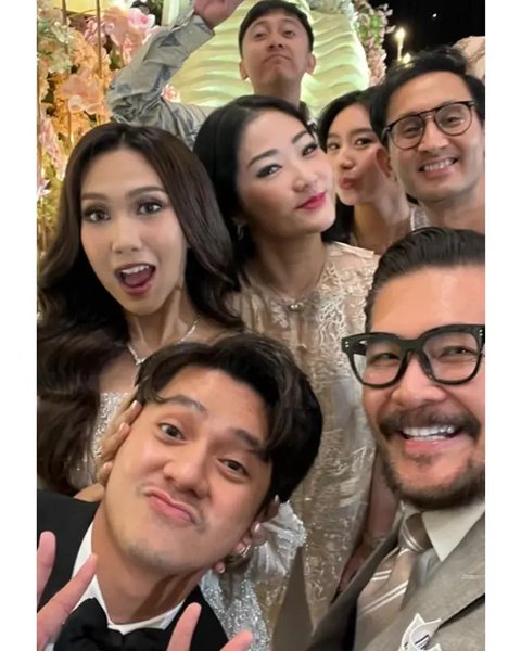 Potret tamu artis di pernikahan Arbani Yasiz dan Raissa Ramadhani. [IG: @giorgino_abraham]