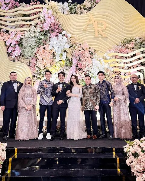 Potret tamu artis di pernikahan Arbani Yasiz dan Raissa Ramadhani. [IG: @giorgino_abraham]