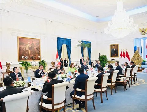 Presiden Republik Indonesia Prabowo Subianto dan Presiden Republik Peru Dina Ercilia Boluarte Zegarra di Istana Merdeka, Jakarta, pada Senin (11/8/2025). (Dok. BPMI Setpres)