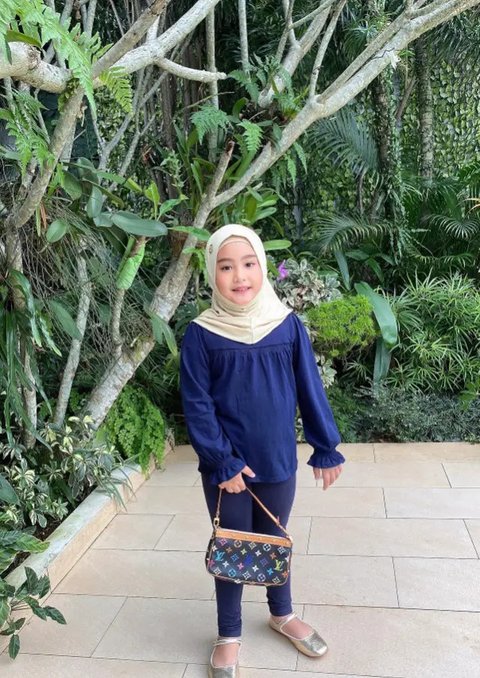 Potret Taman Rumah Syahrini di Bogor/Youtube/@The Princess Syahrini
