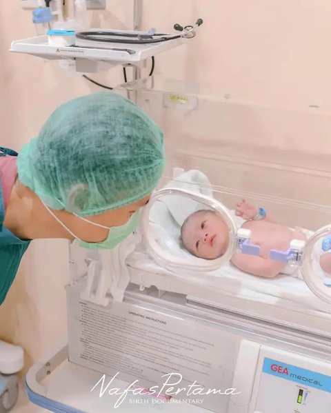 Potret Clarissa Putri Melahirkan