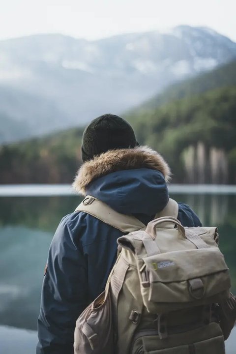 Ilustrasi tas punggung, tas ransel. (Photo by lisboa ind. on Unsplash)