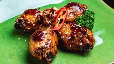 Ilustrasi ayam kecap pedas manis/image generated by AI