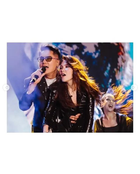 Potret duet Ayu Ting Ting dan Boy William di konser 'Dangdut Dangdutan' Depok. [IG: @boywilliam17]