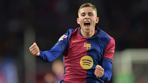 Jack Grealish dari Manchester City, kanan depan, berebut bola dengan pemain Brighton Carlos Baleba selama pertandingan sepak bola Liga Premier Inggris antara Brighton dan Manchester City d