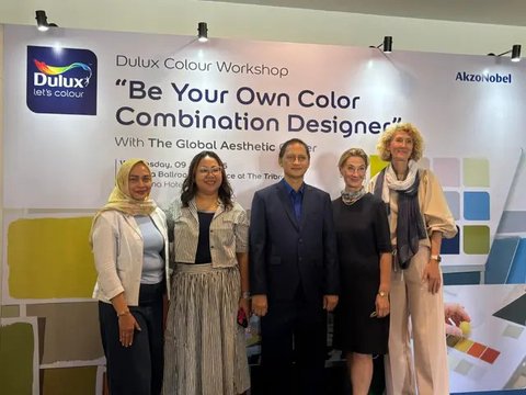 Heleen van Gent, Creative Director, AkzoNobel Global Aesthetic Center menjelaskan tentang warna dalam Dulux Colour Workshop di Jakarta. (Dok: Dulux)