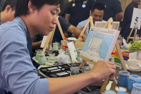 Heleen van Gent, Creative Director, AkzoNobel Global Aesthetic Center menjelaskan tentang warna dalam Dulux Colour Workshop di Jakarta. (Dok: Dulux)