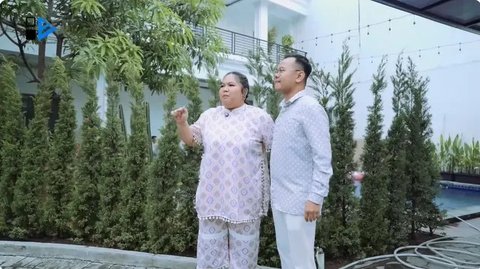 Potret halaman rumah Irish Bella. [YouTube: Has Entertainment]