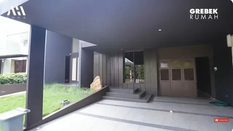 Potret sudut rumah mewah Pinkan Mambo. [YouTube: AH]
