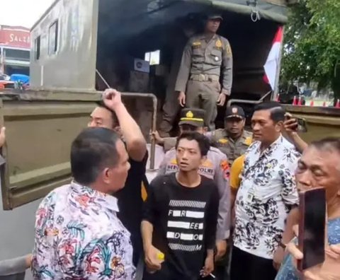Bupati Pati Sadewo yang diprotes warga karean menaikkan pajak 250 persen. (Istimewa)