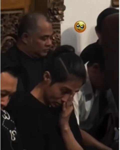 Momen DJ Panda hadiri pengajian Gus Iqdam. [YouTube: @Meisintar]
