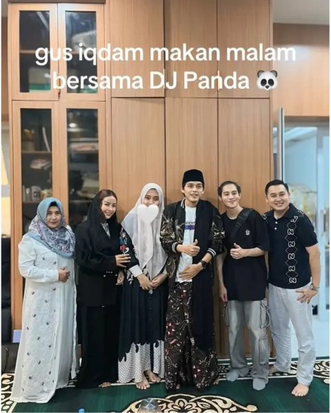 Momen DJ Panda hadiri pengajian Gus Iqdam. [YouTube: @Meisintar]