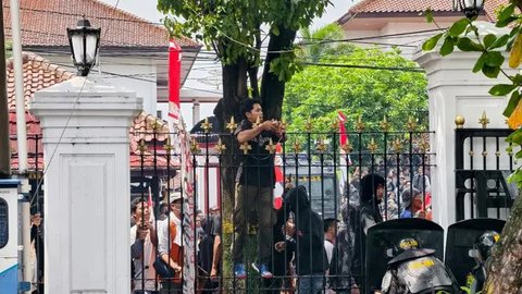 Bupati Pati Sudewo bicara kenaikan PBB 250 persen. (Liputan6.com/Arief)