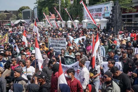 Bupati Pati Sudewo bicara kenaikan PBB 250 persen. (Liputan6.com/Arief)