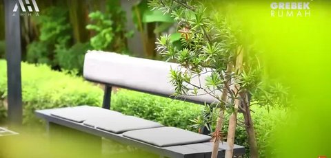 7 Potret Taman Rumah Dokter Reza Gladys, Asri dan Mewah Bak Resort (sumber: YouTube AH)