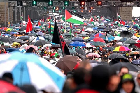 Perdana Menteri Selandia Baru Christopher Luxon saat berbicara dengan awak media di Wellington pada 3 November 2023. (Dok. AFP)