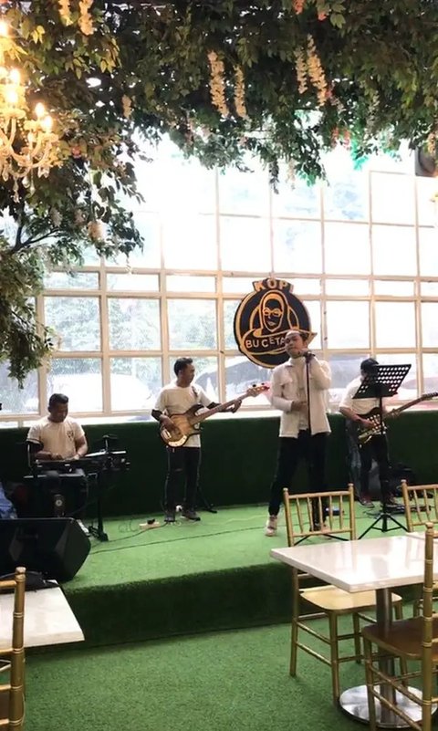 Potret Restoran Ibunda Syahrini di Jakarta Selatan, Cozy dan Penuh Sentuhan Tradisi (sumber: Instagram/pawon.kopi.bu.cetarrr)