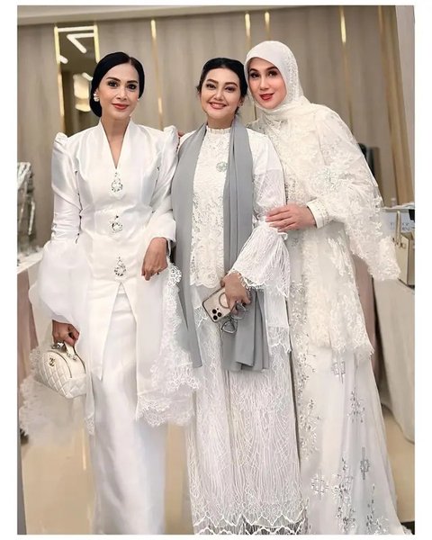 Bella Saphira, Diah Permatasari dan Marini Zumarnis di acara pengajian. [IG: @dps_diahpermatasari]