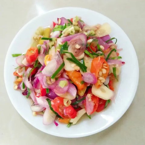 Telur Dadar Sambal Matah. (Dok: Cookpad Liputan6.com dyah pamela)