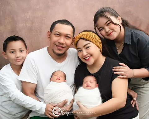 Potret Mendiang Mpok Alpa dan Keempat Buah Hatinya (Foto: Instagram @nina_mpokalpa)