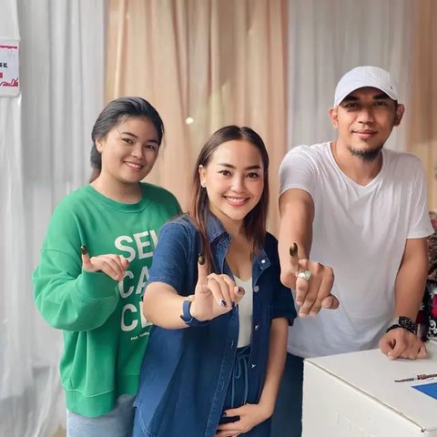 Potret Mendiang Mpok Alpa dan Keempat Buah Hatinya (Foto: Instagram @nina_mpokalpa)