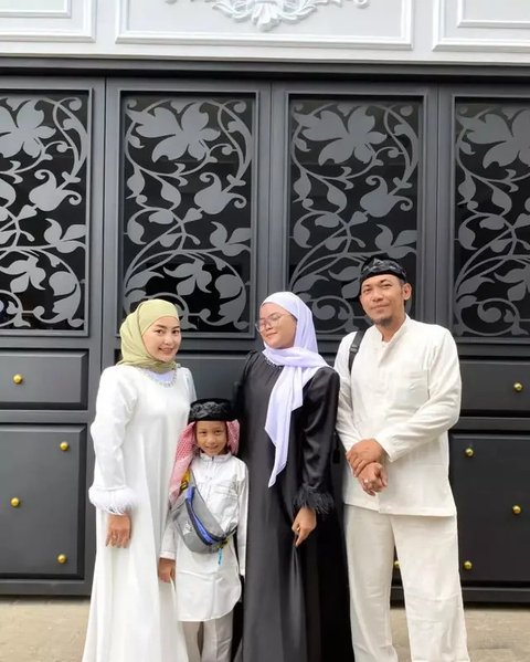 Potret Mendiang Mpok Alpa dan Keempat Buah Hatinya (Foto: Instagram @nina_mpokalpa)