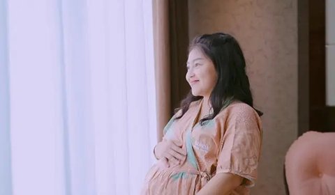 Potret Mpok Alpa saat Melahirkan Anak Kembar (@nina_mpokalpa)