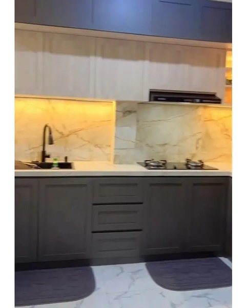 Dapur rumah Mpok Alpa yang minimalis. [IG: @nina_mpokalpa]