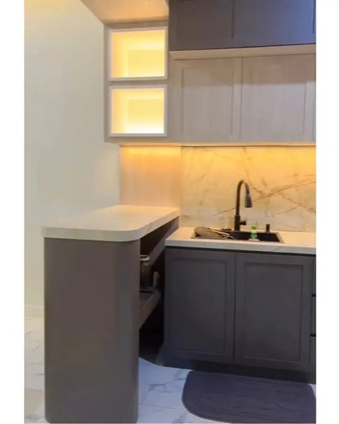 Dapur rumah Mpok Alpa yang minimalis. [IG: @nina_mpokalpa]