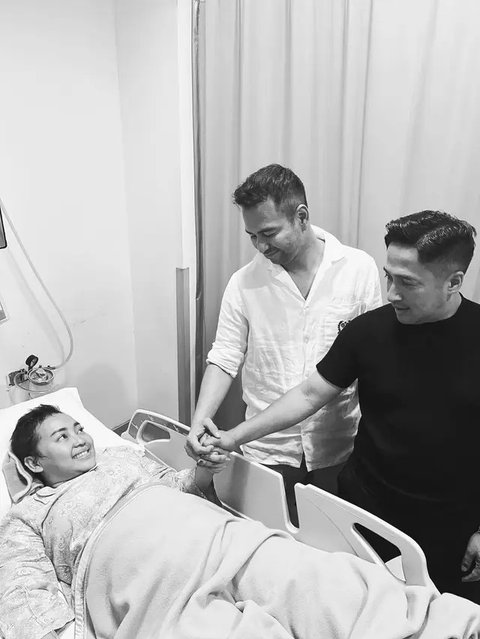 Mpok Alpa bersama Raffi Ahmad dan Irfan Hakim. [IG: @raffinagita1717]